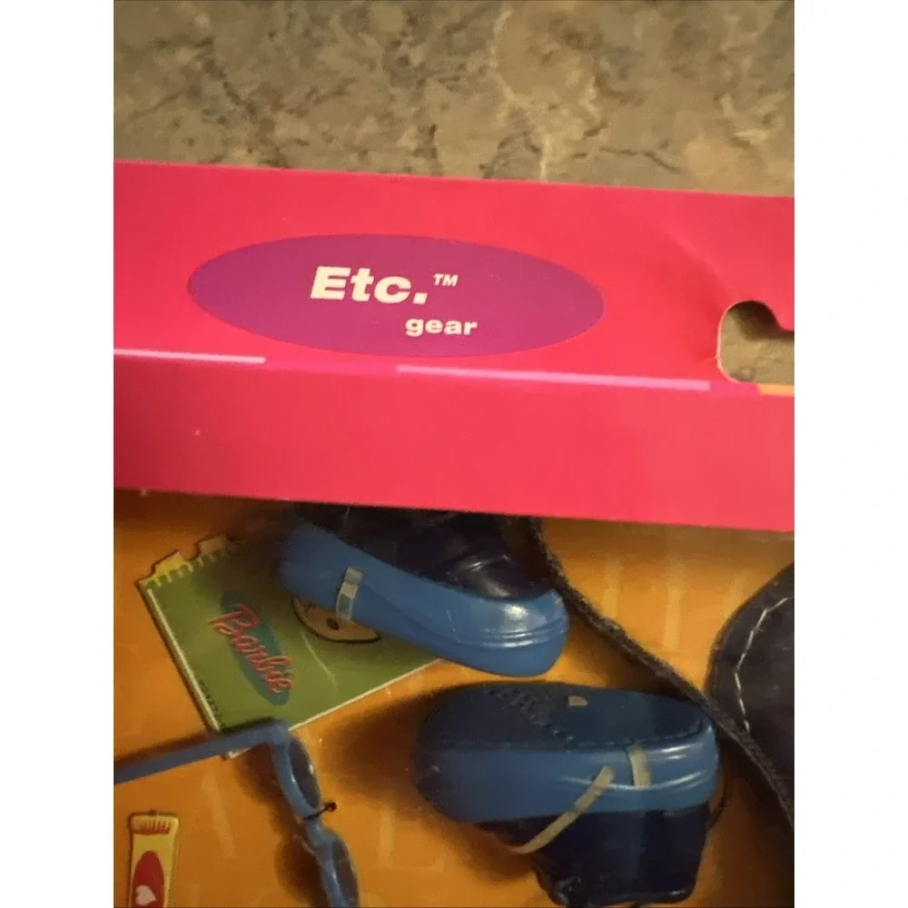 1999 Barbie Fashion Avenue School Rules Accessories